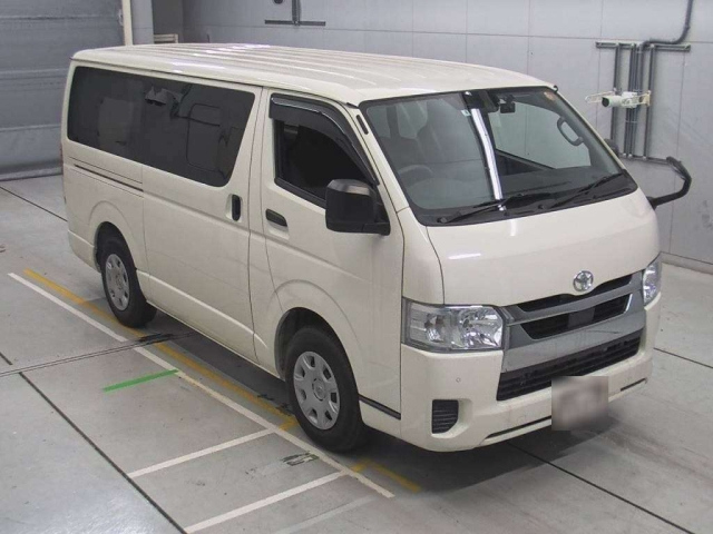 TOYOTA HIACE VAN 2022