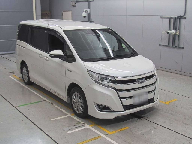 TOYOTA NOAH 2020