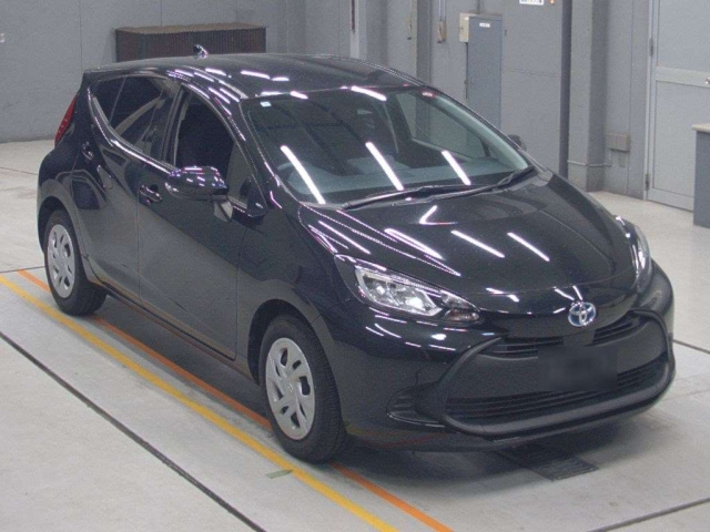 TOYOTA AQUA 2021