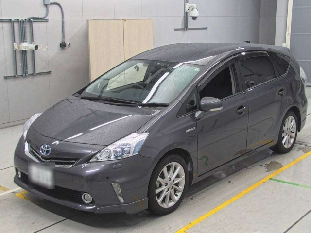 TOYOTA PRIUS ALPHA 2012