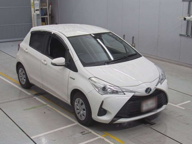 TOYOTA VITZ 2019