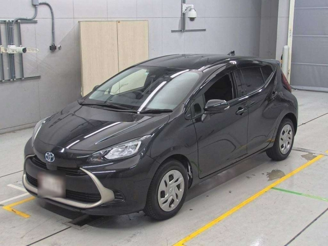 TOYOTA AQUA 2021