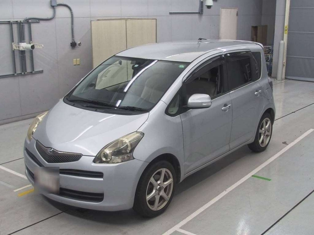 TOYOTA Ractis 2010