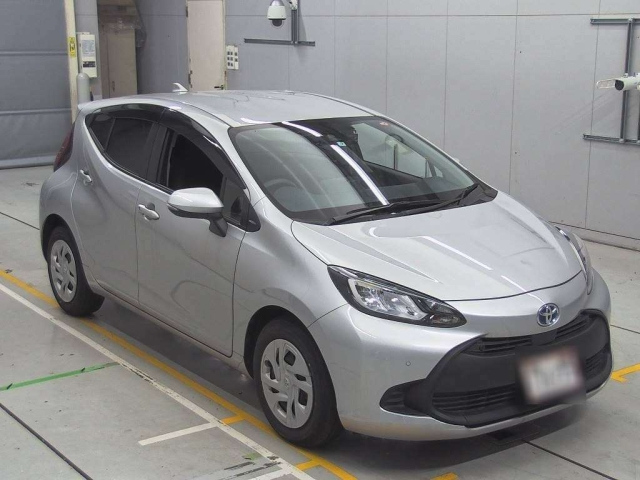 TOYOTA AQUA 2021