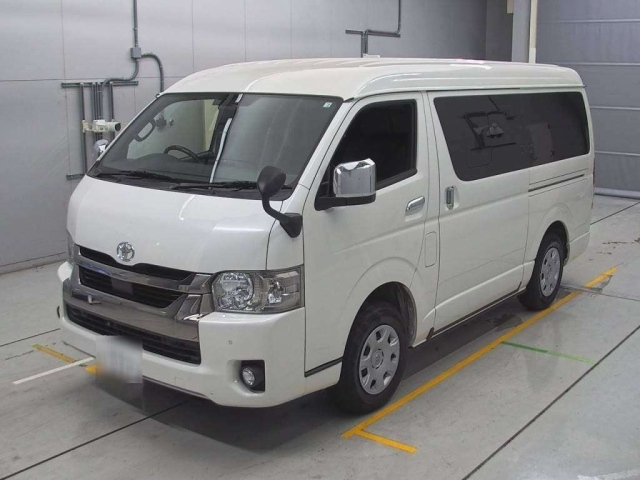 TOYOTA HIACE VAN 2021