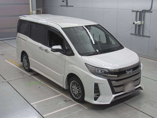 TOYOTA NOAH 2021