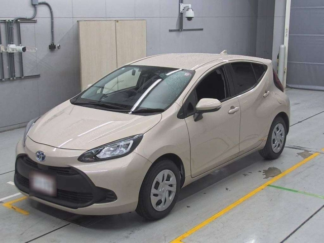 TOYOTA AQUA 2021