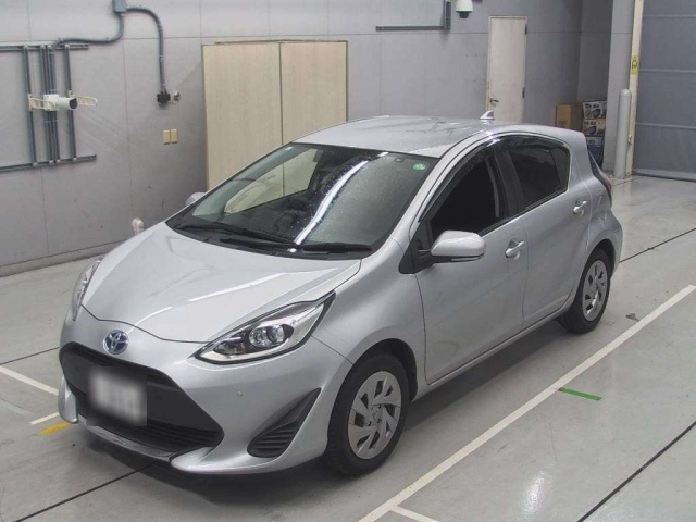 TOYOTA AQUA 2021