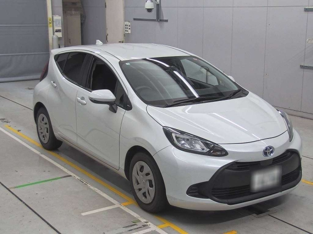TOYOTA AQUA 2021